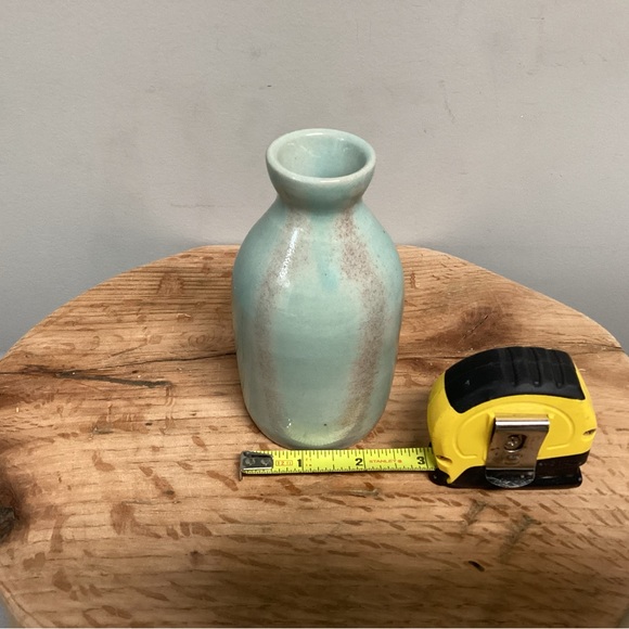 🟢 Beautiful Ceramic / Stoneware Crafted Old Fashion Milk Bottle Look Decor Vase - Picture 11 of 13